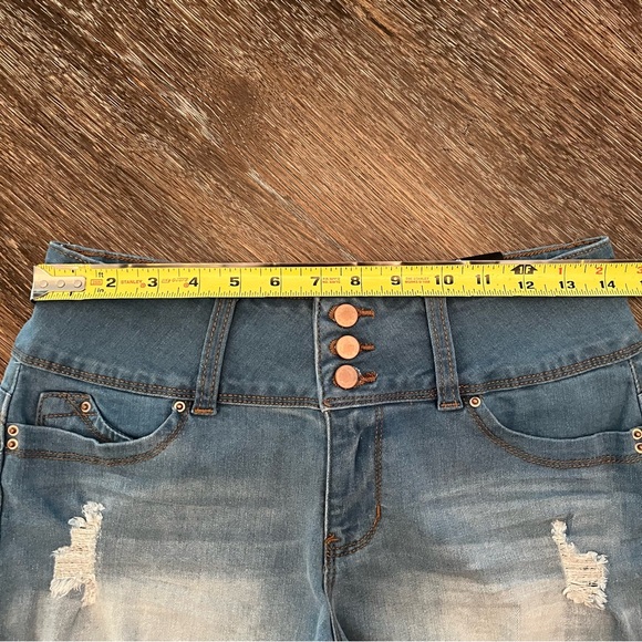 Fashion Nova Alexis Booty Booty Shorts - Medium Blue Wash - Size 9 NEW WITH TAGS - Picture 3 of 8